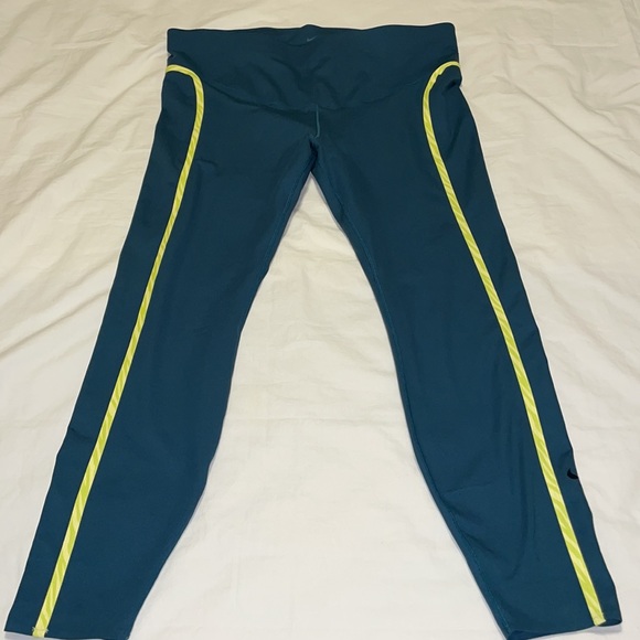 Nike One Luxe Tight Plus Size 1X - Picture 2 of 5